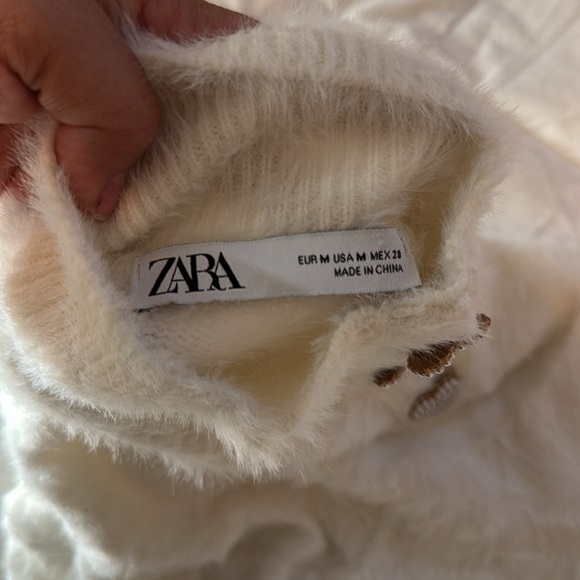 Zara White Fuzzy Turtleneck Sweater - Picture 3 of 3